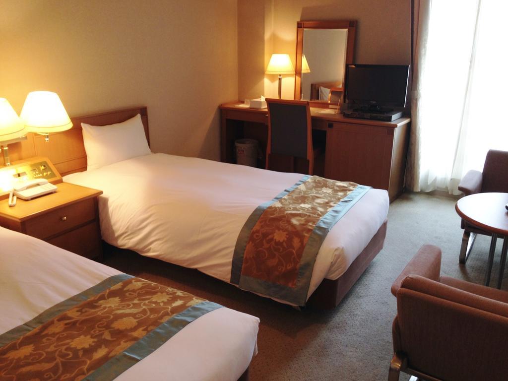 Отель Sunplaza Seasons Нагоя Экстерьер фото